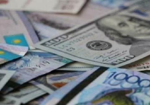 Курс продажи доллара в обменниках Алматы повысился до 366,5 тенге, в Астане и Шымкенте – до 363,5 и 365 тенге соответственно
